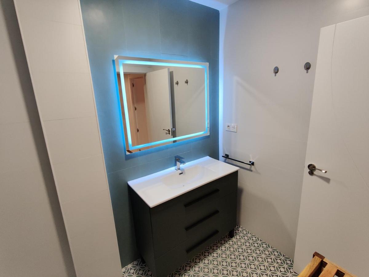 Duerme A Gusto - Tu Habitacion Acogedora En Torredonjimeno Eksteriør billede
