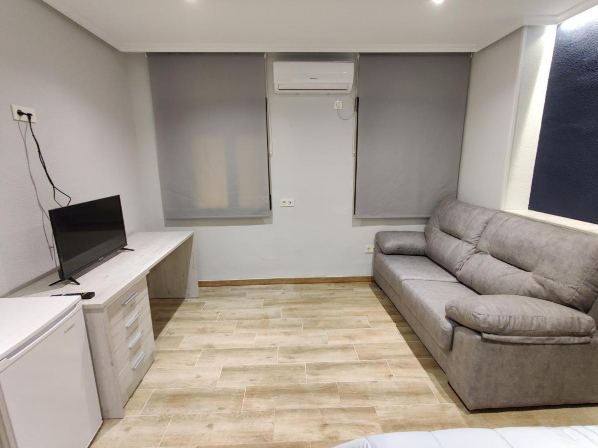 Duerme A Gusto - Tu Habitacion Acogedora En Torredonjimeno Eksteriør billede